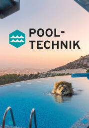 Pooltechnik Marbella Löwe schwimmt im Pool
